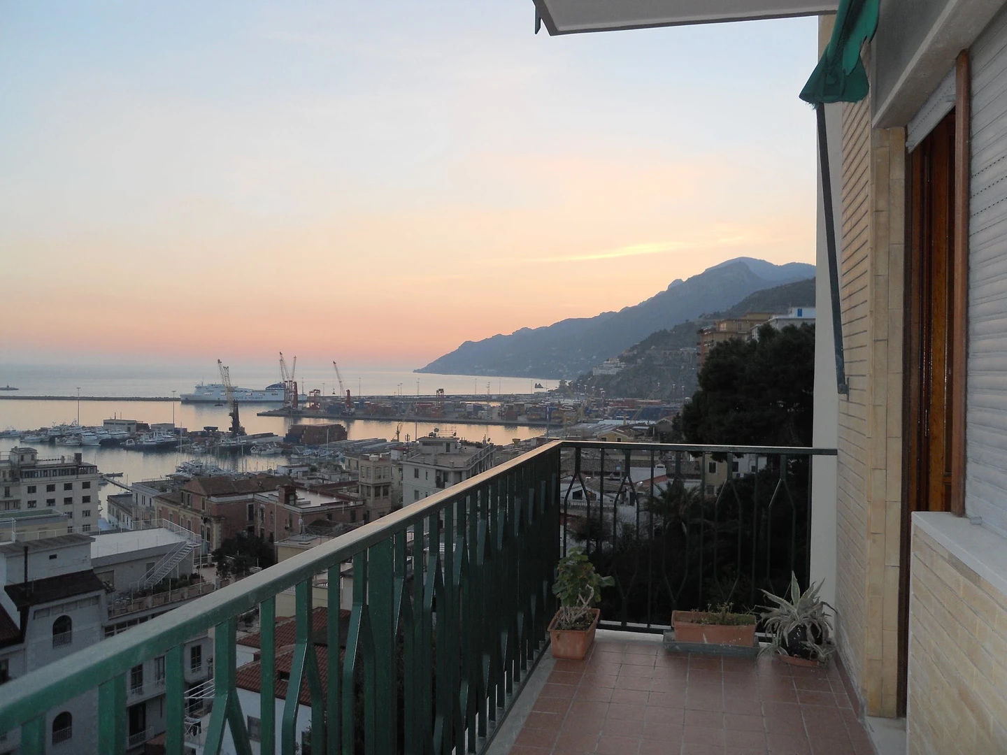 Moderne und helle Wohnung in Salerno