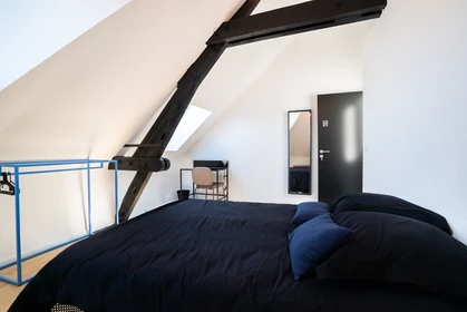 Renting rooms by the month in Mons