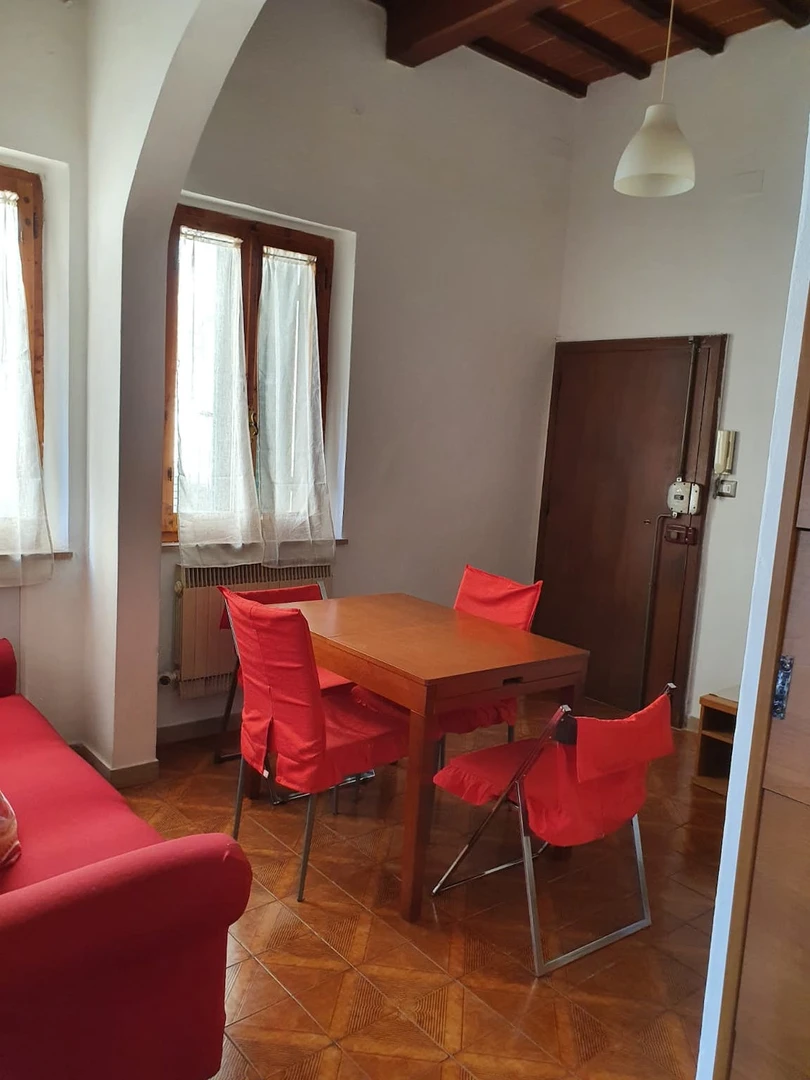 Komplette Wohnung voll möbliert in Siena