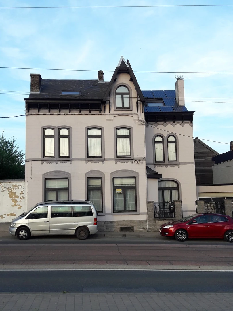 Moderne und helle Wohnung in Charleroi