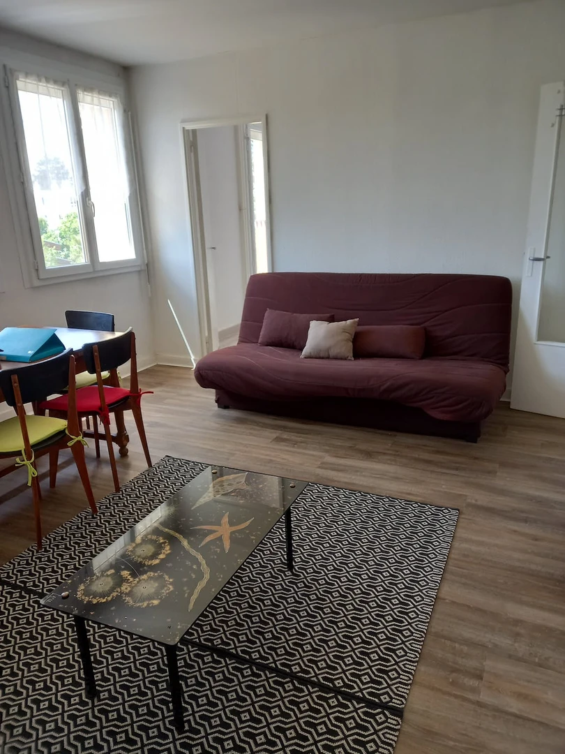 Komplette Wohnung voll möbliert in Amiens