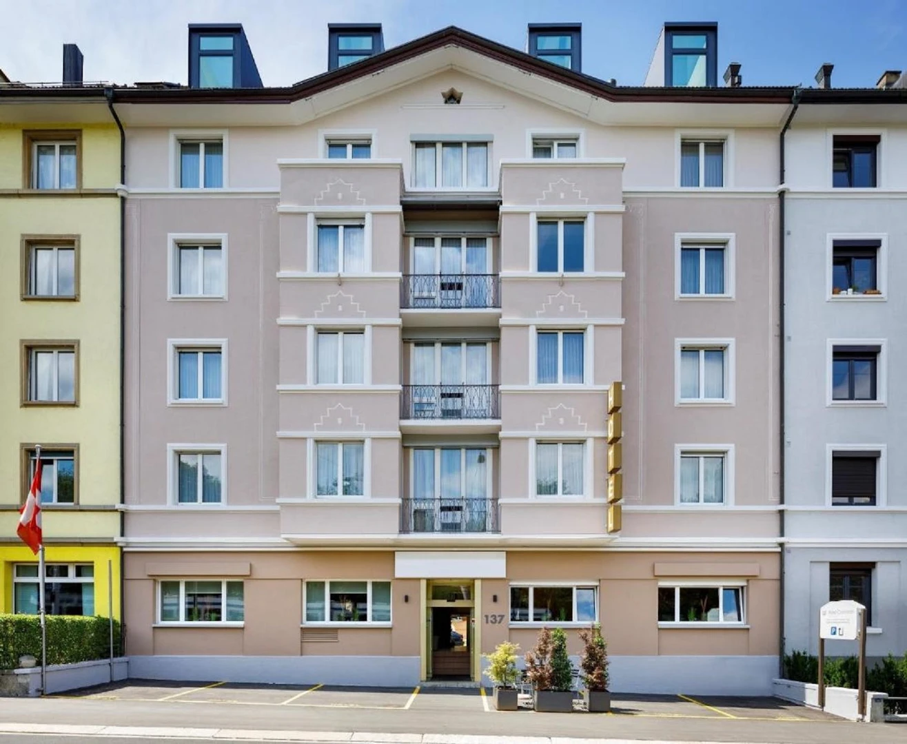Accommodation with 3 bedrooms in Zurich