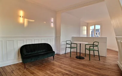 Entire apartment at Rue Charles Baudelaire, 12th Arrondissement, image 4 of 10