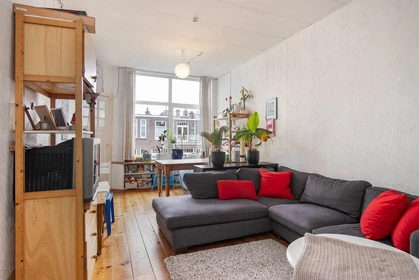 Alojamiento con 3 habitaciones en Den-haag