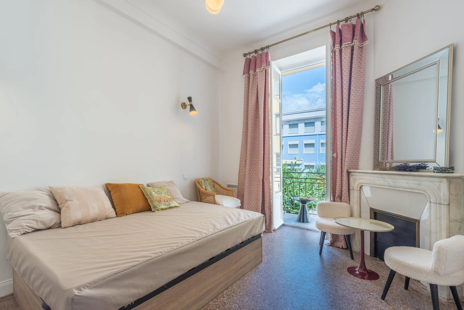 Alojamiento con 3 habitaciones en Niza