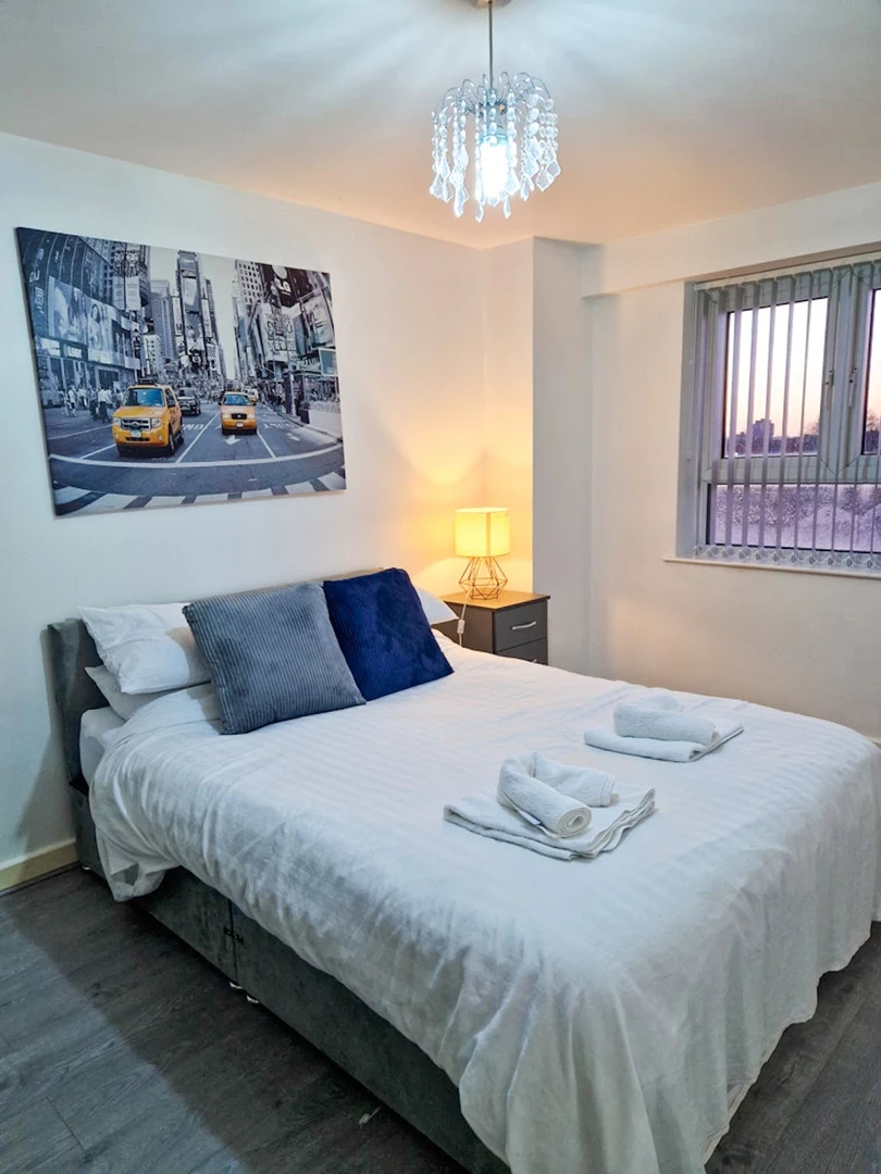 Accommodation with 3 bedrooms in Salford