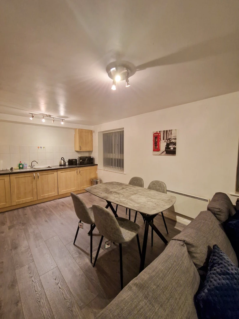 Accommodation with 3 bedrooms in Salford