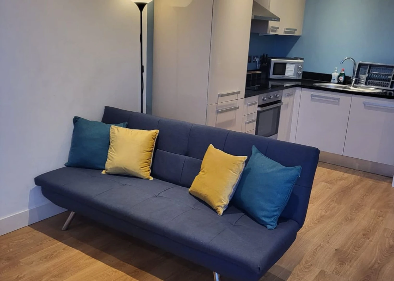 Accommodation with 3 bedrooms in Leeds