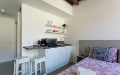 Entire apartment at Via del Santo, image 4 of 10
