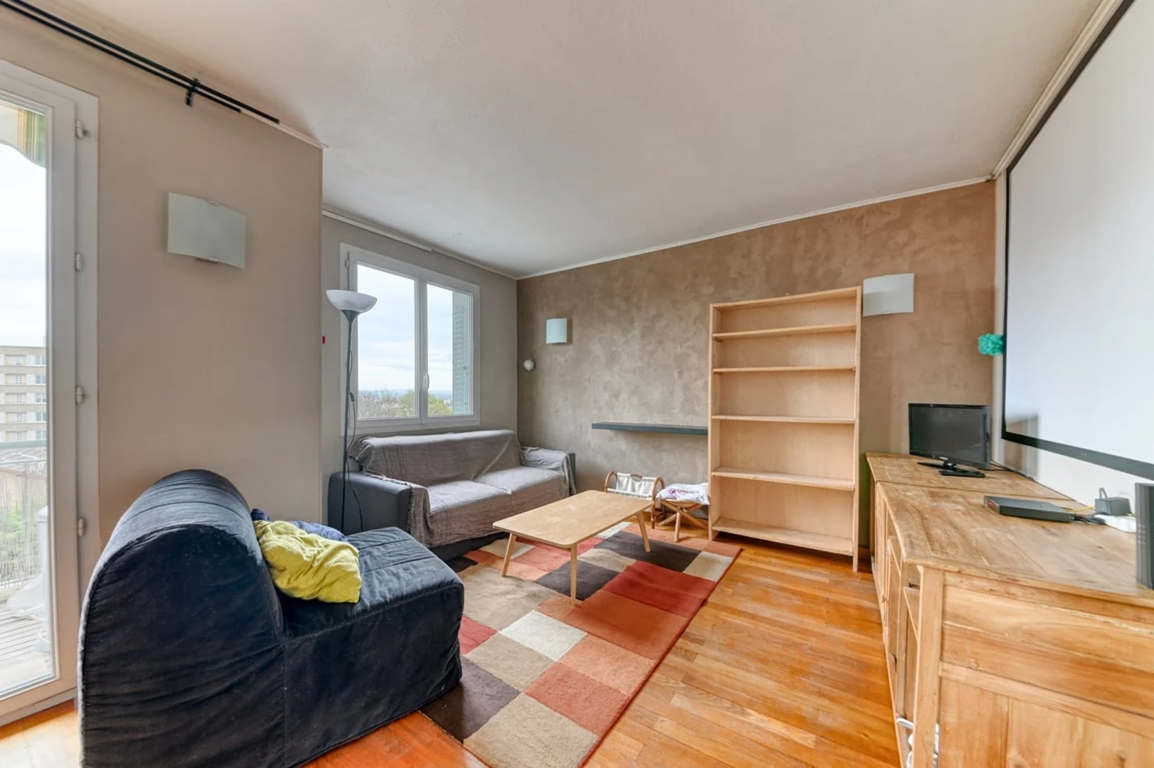 Komplette Wohnung voll möbliert in Lyon