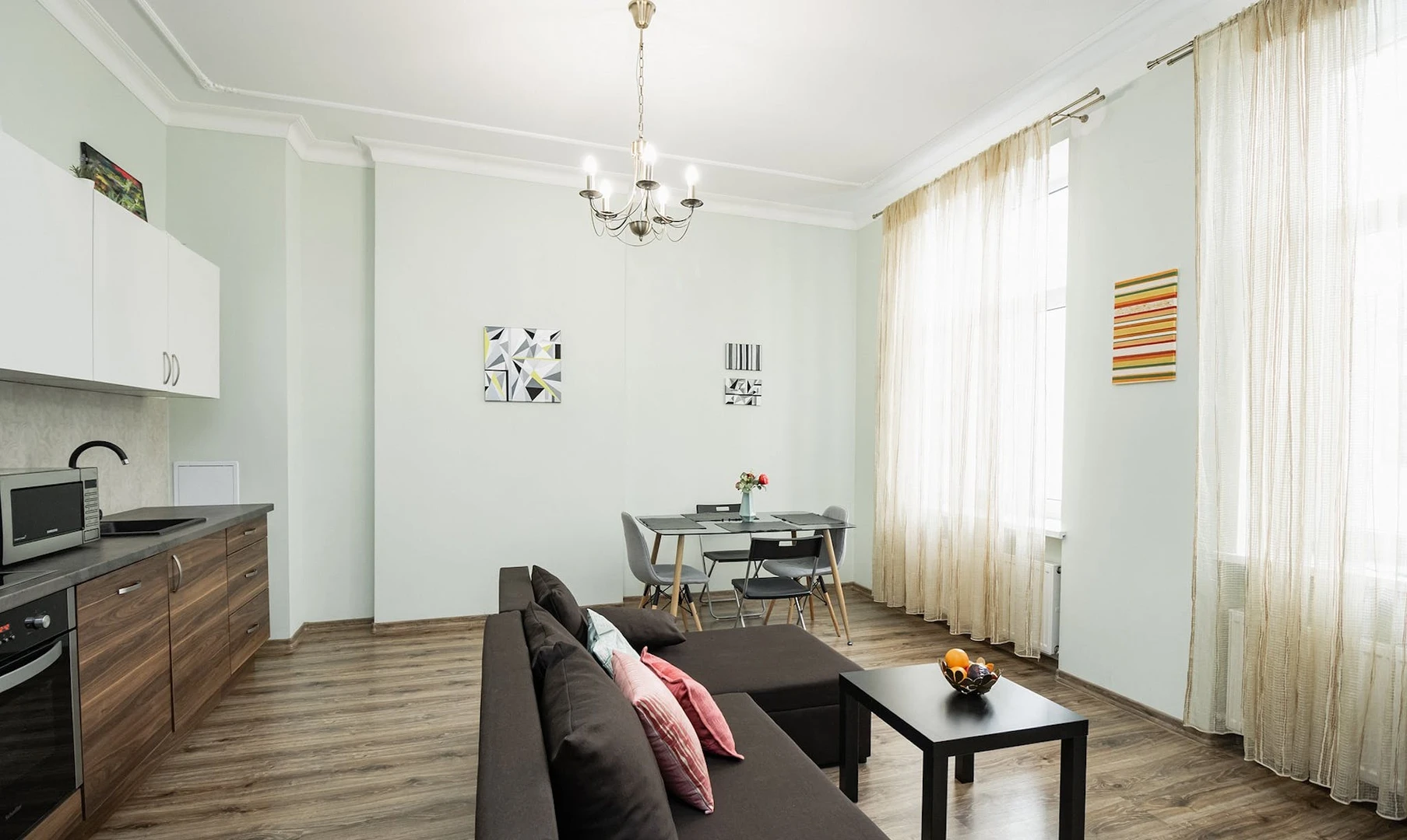 Alojamiento con 3 habitaciones en Rīga