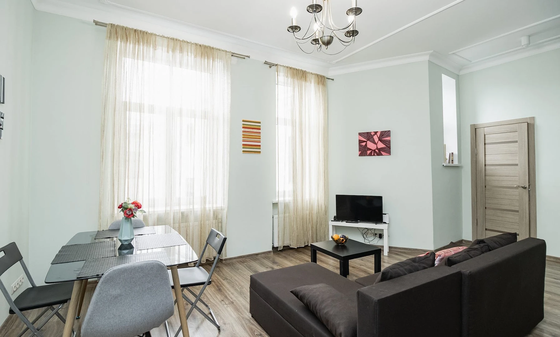 Alojamiento con 3 habitaciones en Rīga