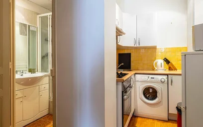 Entire apartment at 25 Av. Georges Clemenceau, 06000 Nice, France, image 1 of 11