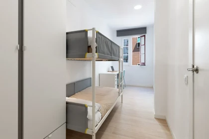 Habitación compartida con otro estudiante en Barcelona