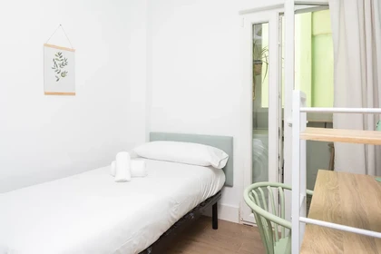 Pokój do wynajęcia z podwójnym łóżkiem w Saragossa