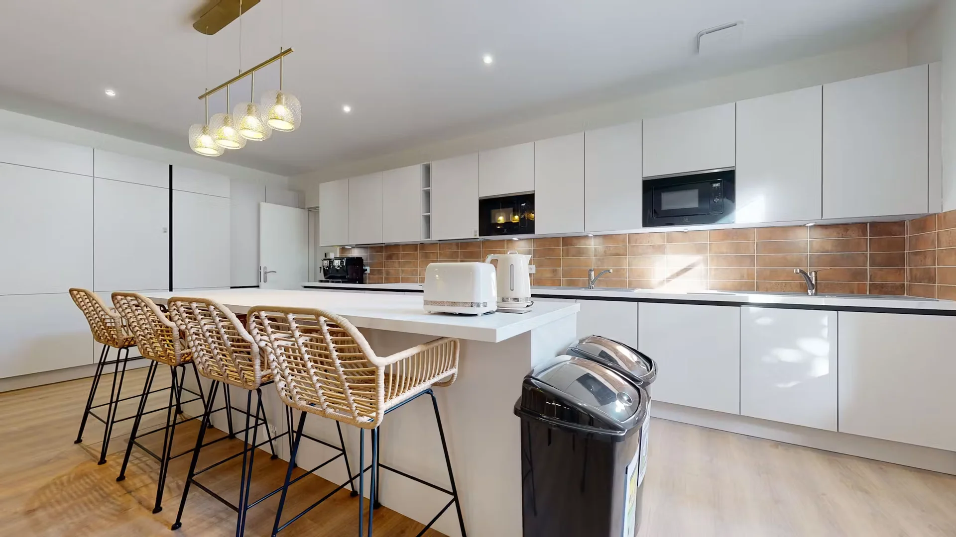 Quarto de estudante económico com localização conveniente em 