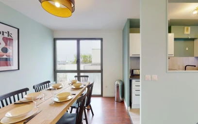 Bright private room in {area}
