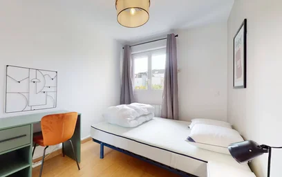 Cheap private room in {area}