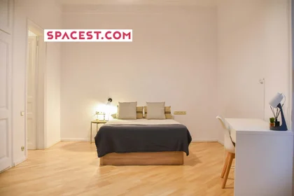 Stanza privata in C/ de Roger de Llúria, 08037 Barcelona, Spain, immagine 1 di 20