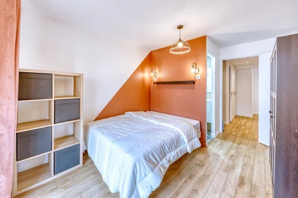 Private room at 25 rue Puget, image 9 of 13