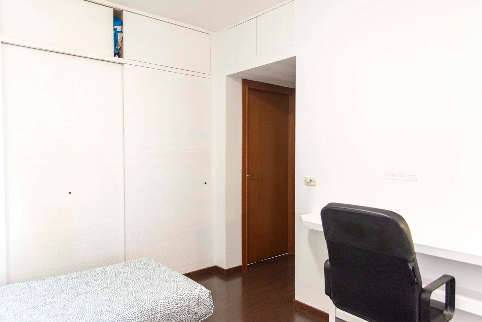 Bright shared room for rent in Rome