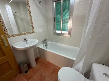 Stanza privata in Calle Fuenlabrada, , immagine 6 di 9