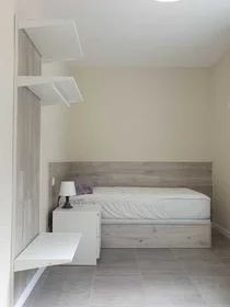 Private room at Calle de Carlos Solé, Puente de Vallecas, image 1 of 10