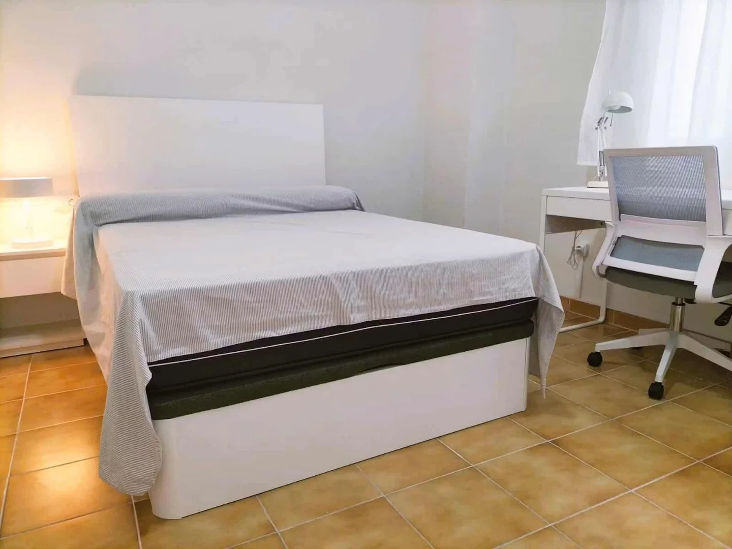 Confortevole e spaziosa stanza per studenti in 