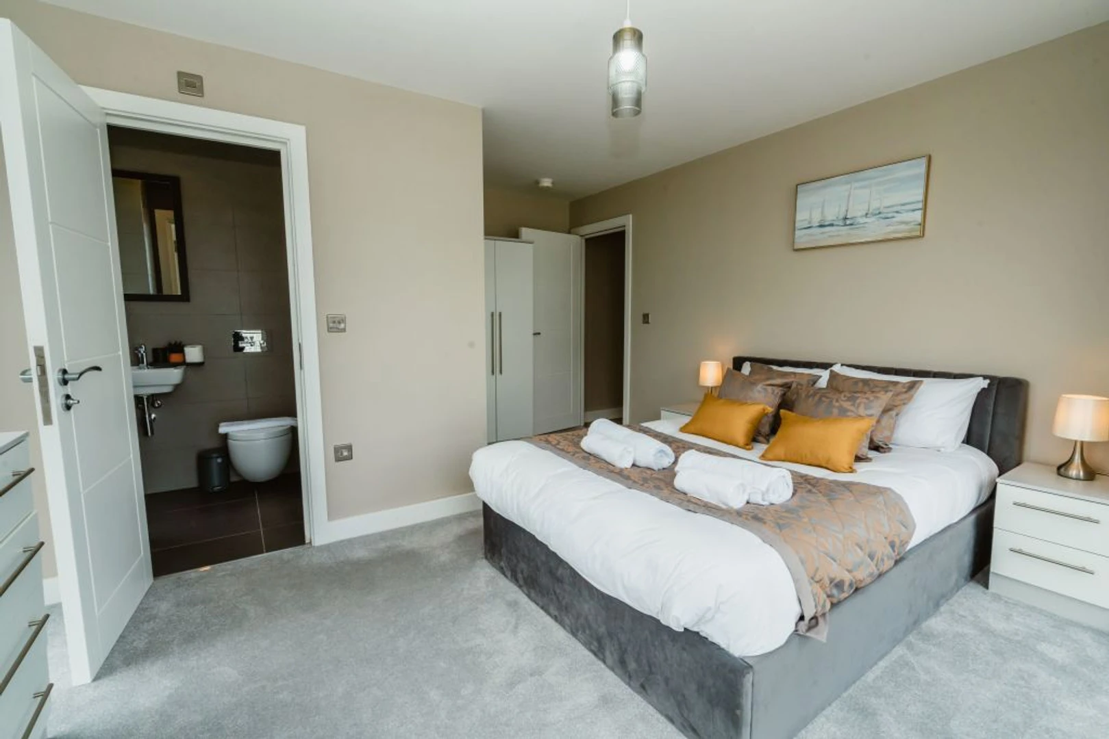 Accommodation with 3 bedrooms in Hull
