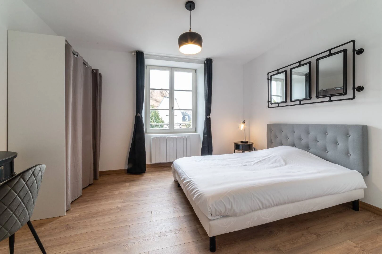 Zimmer mit Doppelbett zu vermieten Mulhouse