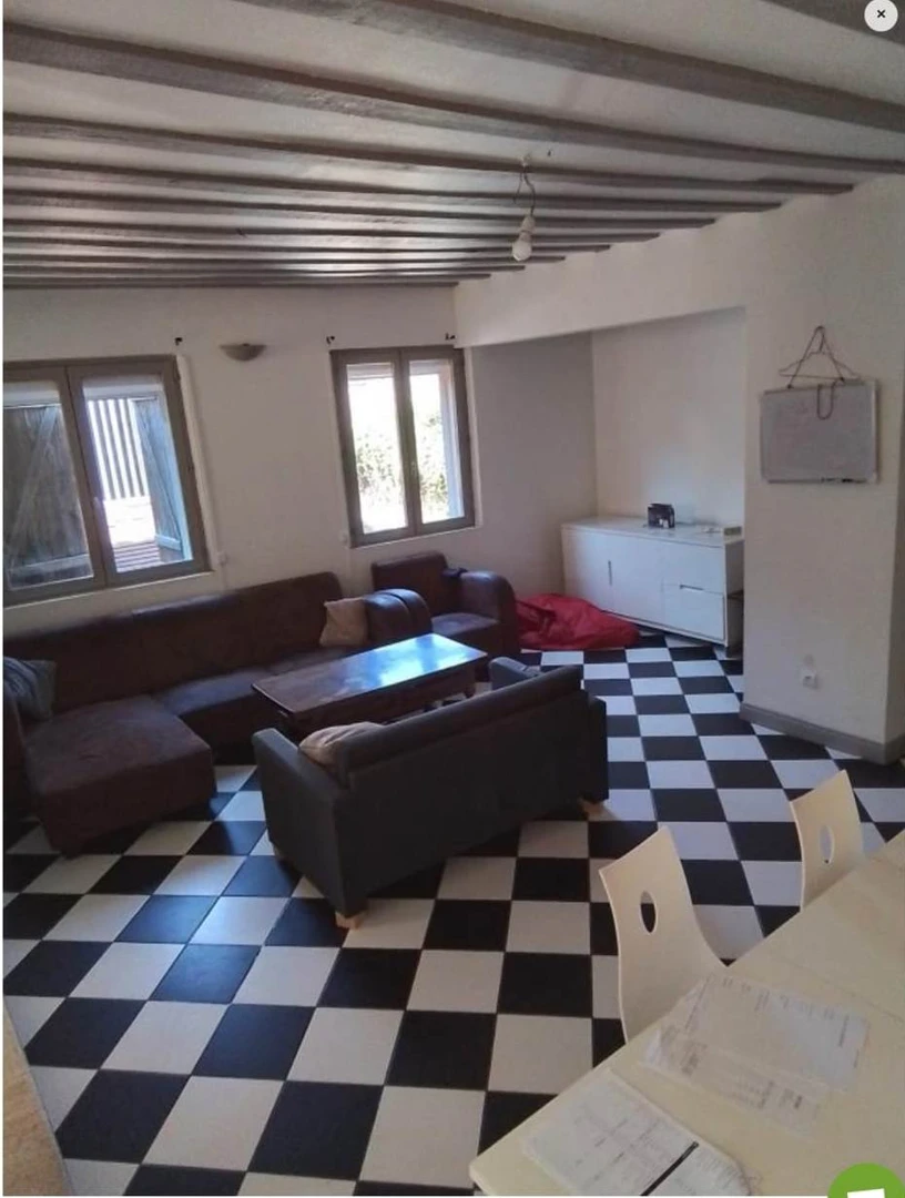 Helles Privatzimmer in Troyes