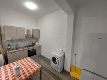Stanza privata in Piazza Ghiaia, Parma Centro, immagine 7 di 8