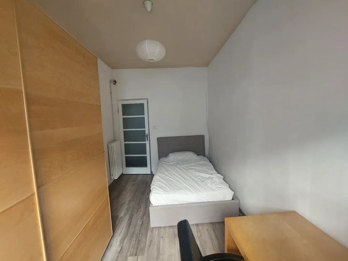 Funktionelles Studentenzimmer perfekt zum Studieren in 
