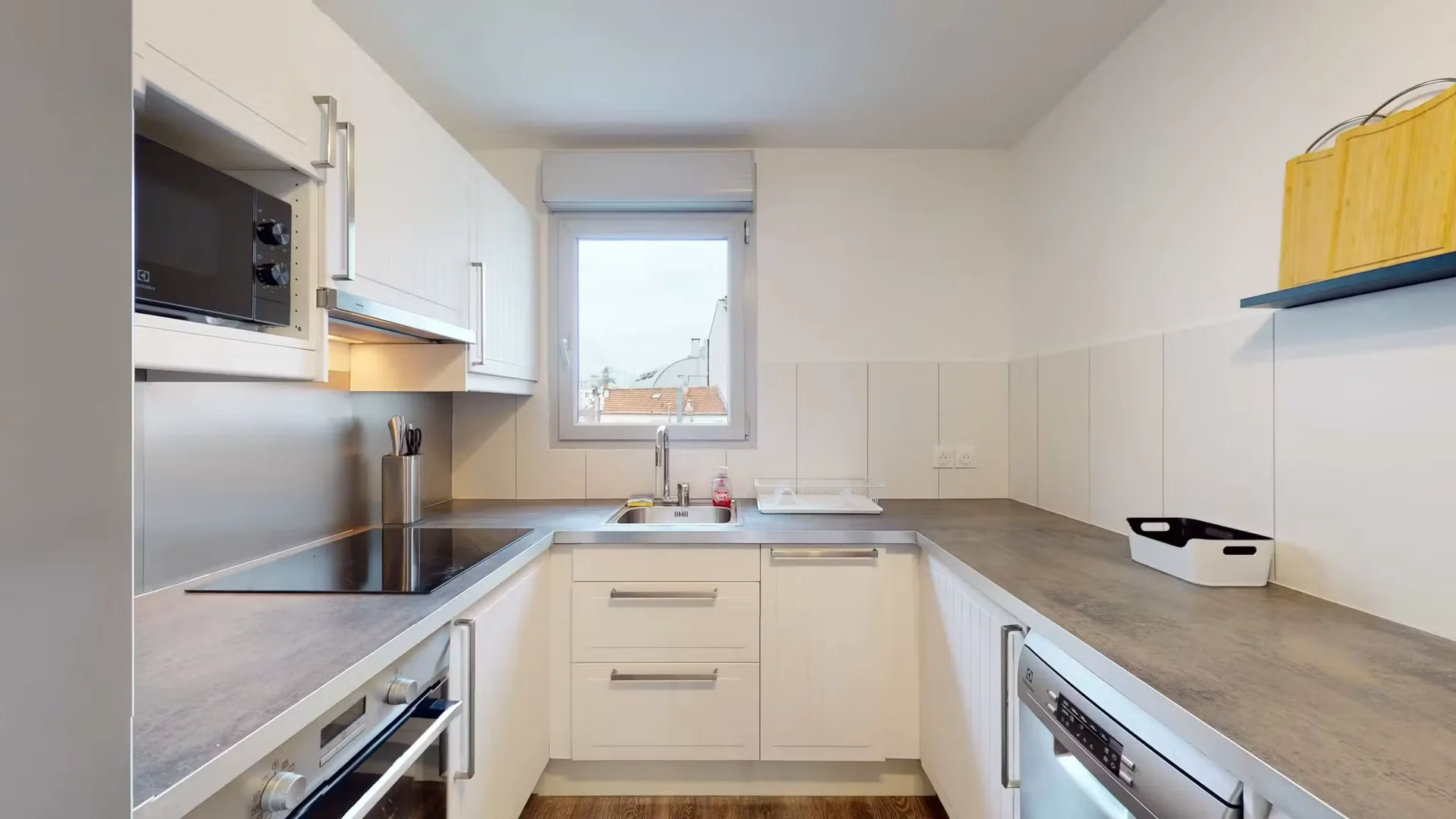 Bright and airy student room with easy university access in 