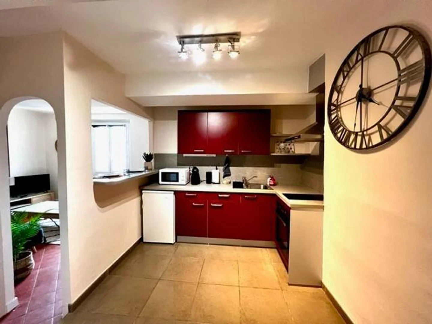 Quarto de estudante em  com área de estudo e instalações partilhadas