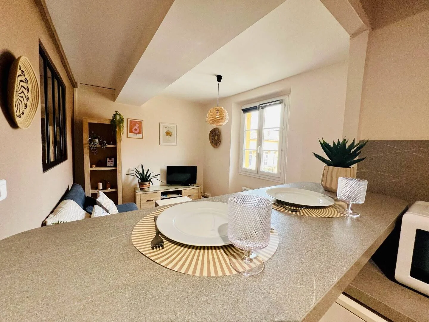 Quarto de estudante em  com área de estudo e instalações partilhadas