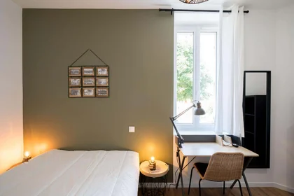 Quarto privado em 68 Rue Ste Germaine, 83100 Toulon, France, imagem 1 de 8