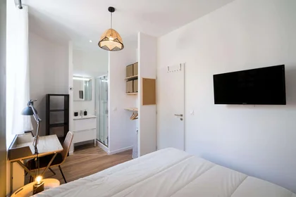 Privatzimmer in der 68 Rue Ste Germaine, 83100 Toulon, France, bild 3 von 8