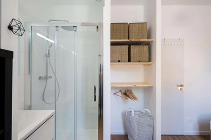 Privatzimmer in der 68 Rue Ste Germaine, 83100 Toulon, France, bild 4 von 8