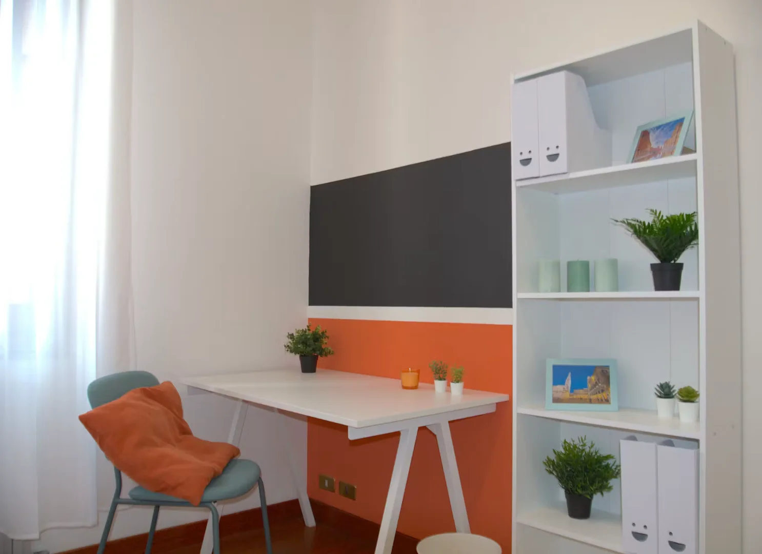Quarto para alugar em apartamento de estudantes em , totalmente mobilado