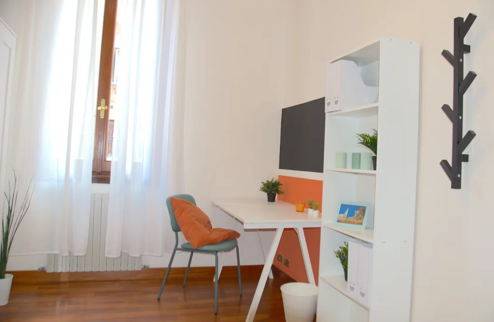 Quarto acolhedor para estudantes disponível em