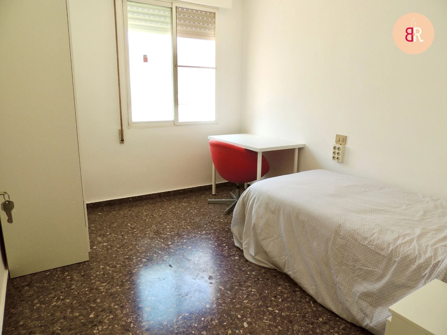 Bright private room in Castellón De La Plana