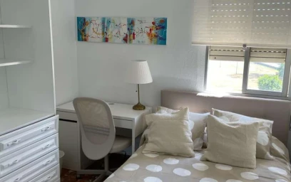 Zimmer mit Doppelbett zu vermieten {area}