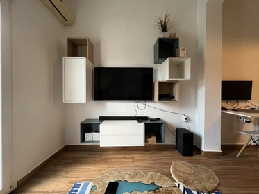 Stanza in affitto in appartamento condiviso a Salonicco