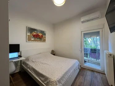 Chambre privée à Kassandrou 11, image 1 de 10