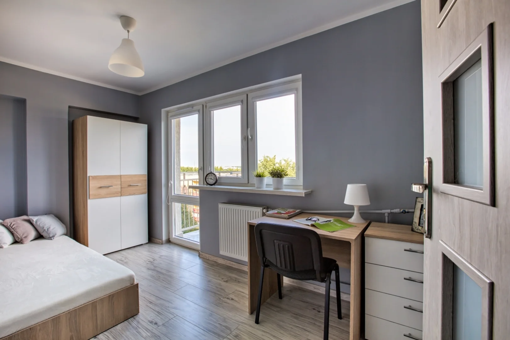 Habitación estudiantil amplia y cómoda en 