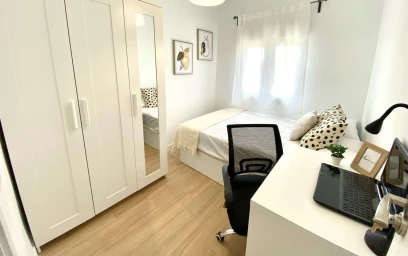{area} de aylık kiralık oda