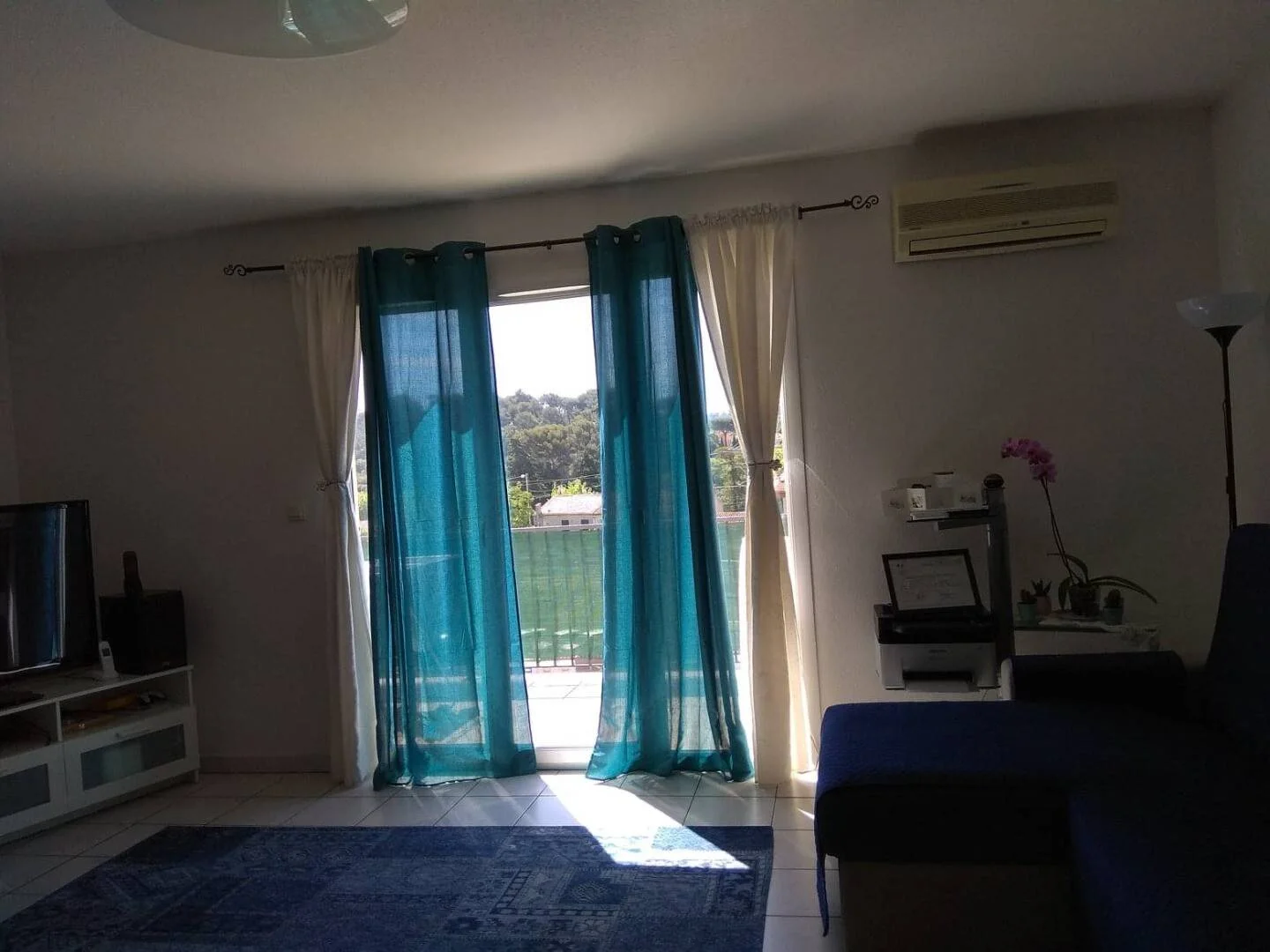 Quarto de estudante em  com área de estudo e instalações partilhadas