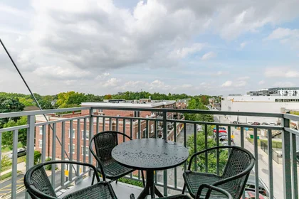 Logement entier à North Addison Avenue, , image 5 de 10
