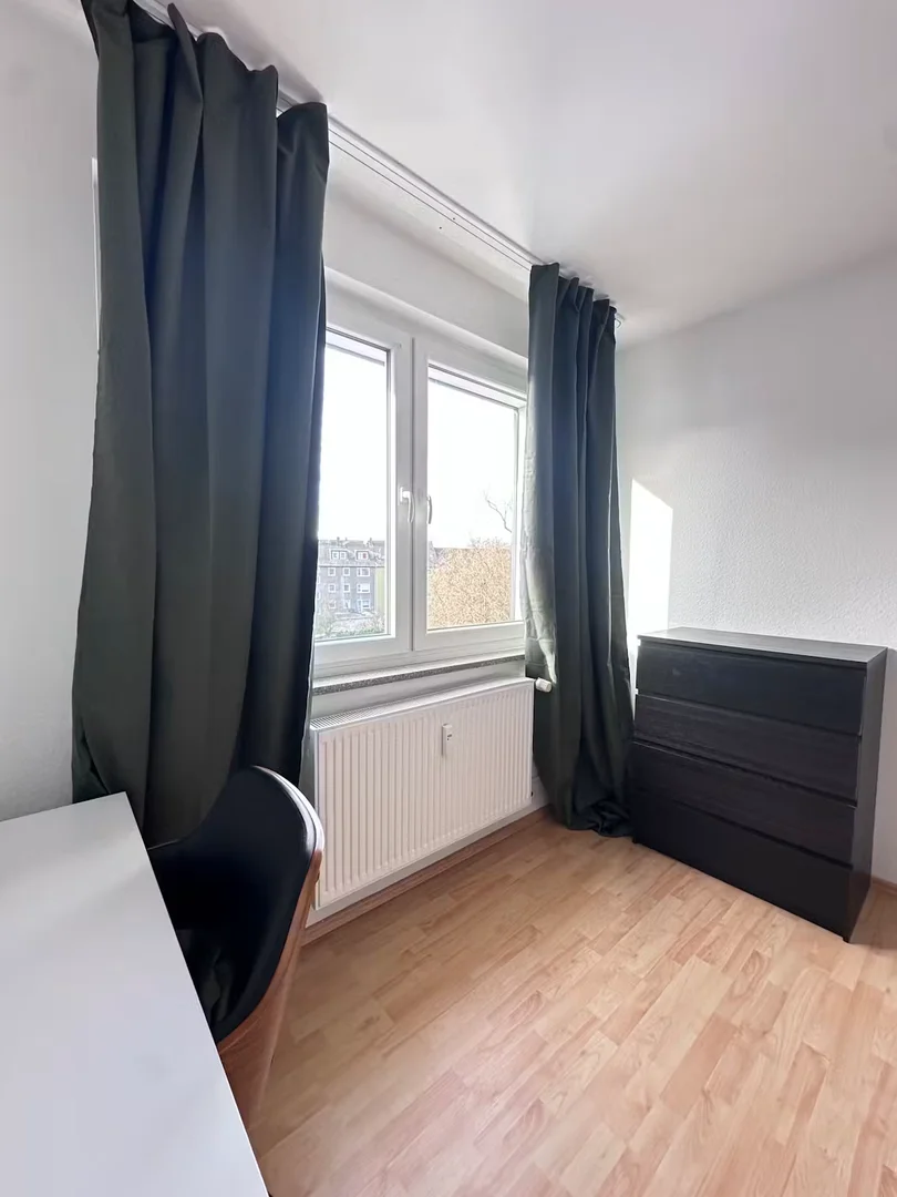 Helles und luftiges Studentenzimmer mit einfachem Zugang zur Universität in 
